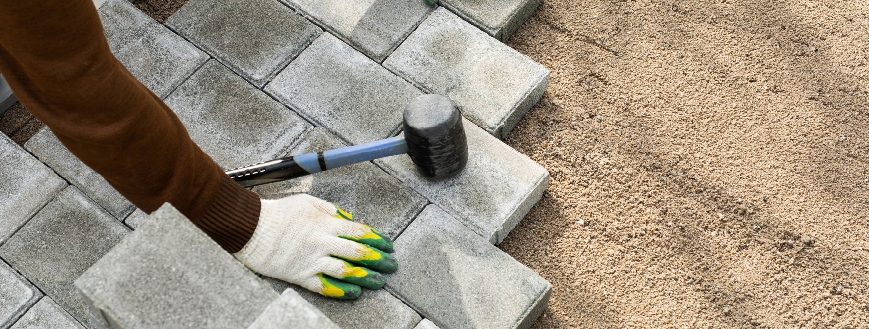 How to choose high-quality paving tiles at a reasonable price_0